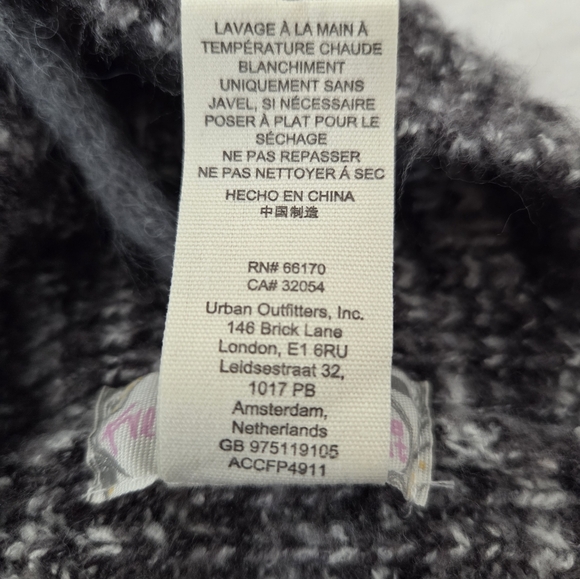 Free People Women's  Knitted Hood - Scarf / Balaclava. Gray / Black And White - Picture 6 of 7